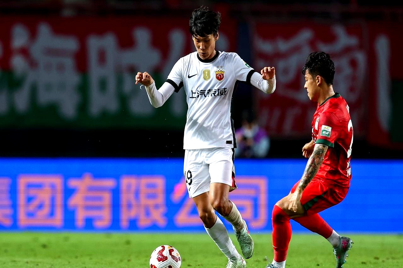 xingkong-足总杯赛程吃紧，上海申花赛后豪取连胜，赛场秩序良好，年轻球员得到机会的简单介绍